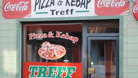 Kebab Lokal mit Roter Beschilderung
