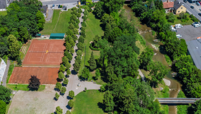 Luftaufnahme Tennisplatz