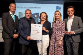 2025.06.17 | Böheimkirchen erneut als „familienfreundlichegemeinde“ ausgezeichnet-Mag. Christoph Jünger, MBA - Geschäftsführer UNICEF Österreich; VizeBgm. Franz Gugerell, GGR. Mag. Petra Graf; Bernadett Humer, MSc. Sektionsschefin für Familie und Soziales im Bundeskanzleramt; Bgm. Erich Trummer Vizepr. österreichischer Gemeindebund Bildnachweis: Harald Schlossko