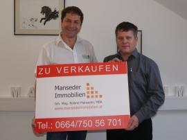 2018.10.23 | „Bürohaus3071“ erhielt Zuwachs-Roland Manseder mit Vermieter Andreas Hausmann im Bürohaus (v.r.n.l.)